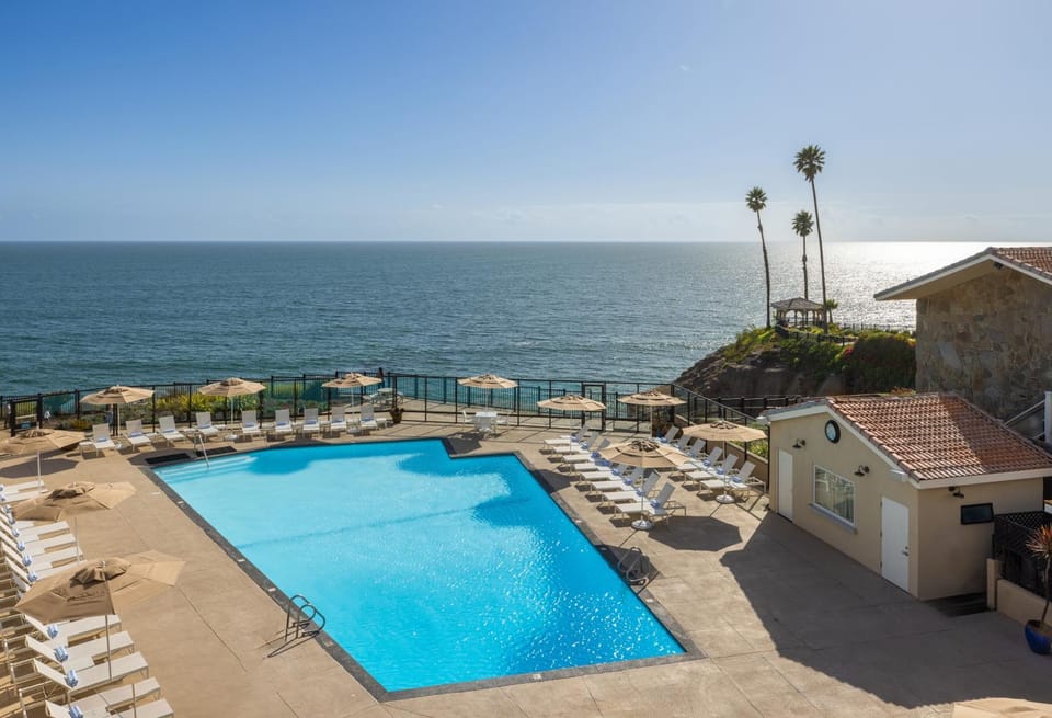 Pool view, Sea view, Swimming pool, sunbed