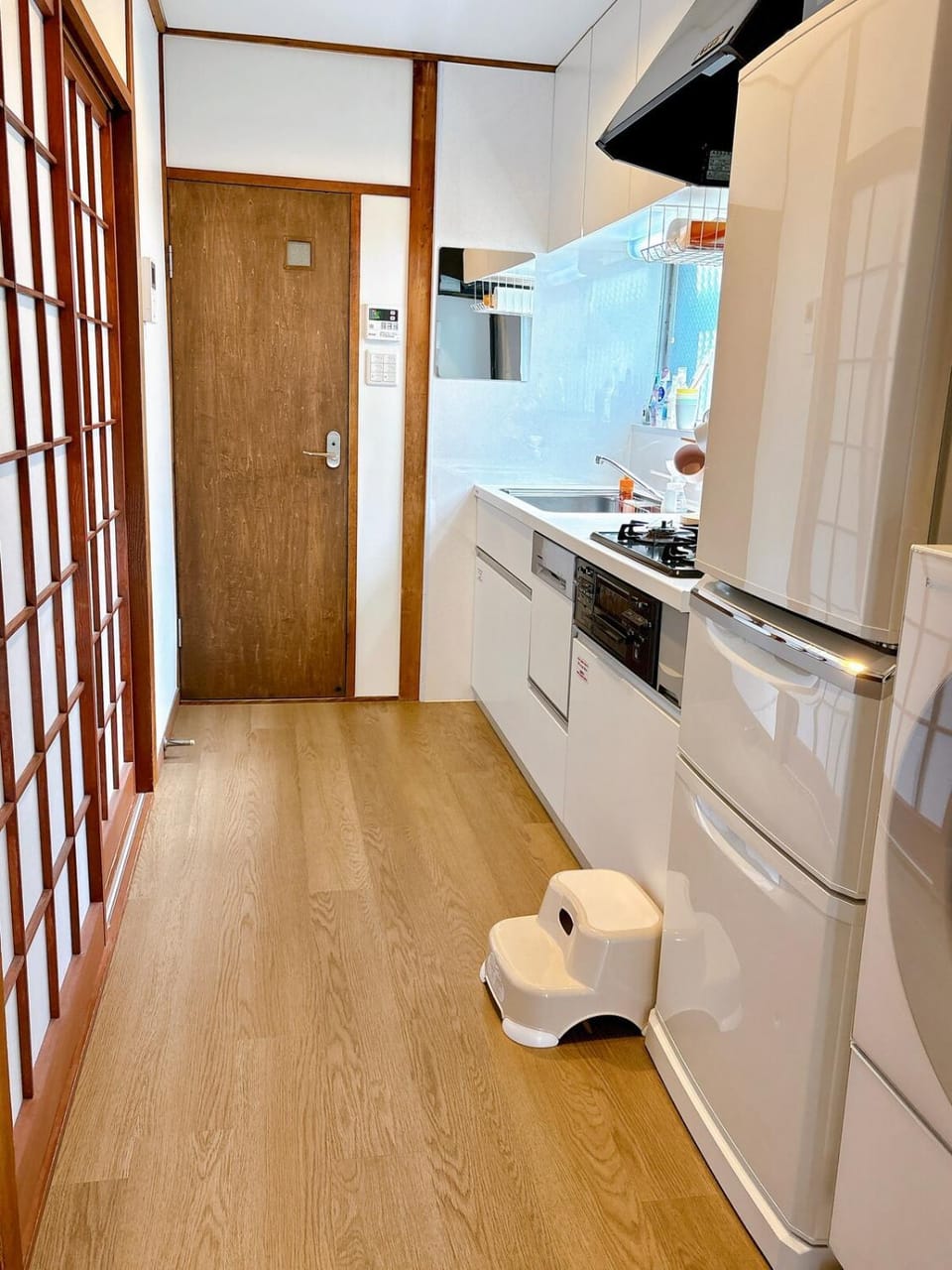 Kitchen or kitchenette, dishwasher, stove