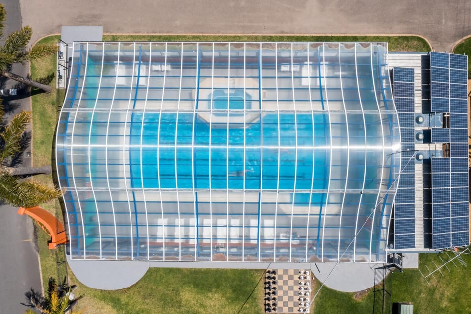 Property building, Day, Winter, Hot Tub, Pool view, Swimming pool