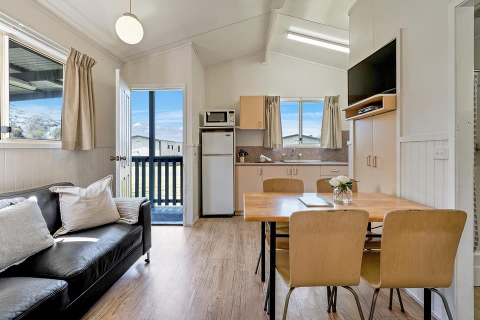 Kitchen or kitchenette, Seating area, Dining area