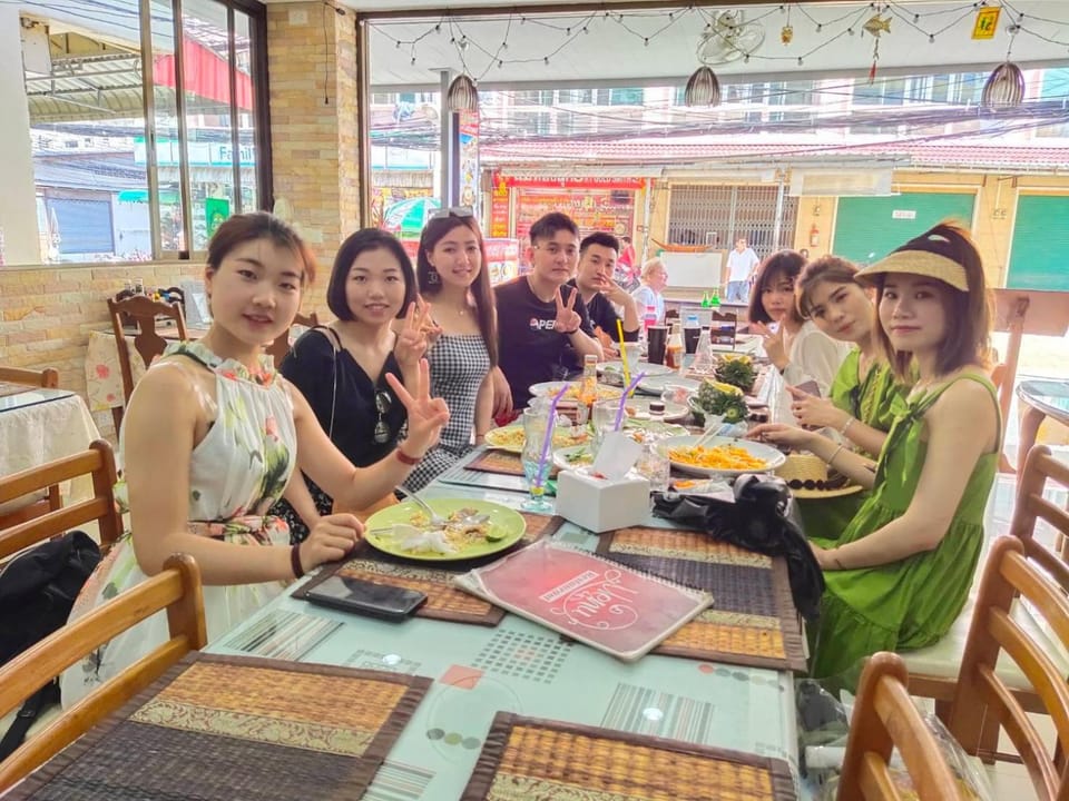 Restaurant/places to eat, Restaurant/places to eat, Food and drinks, Food, group of guests