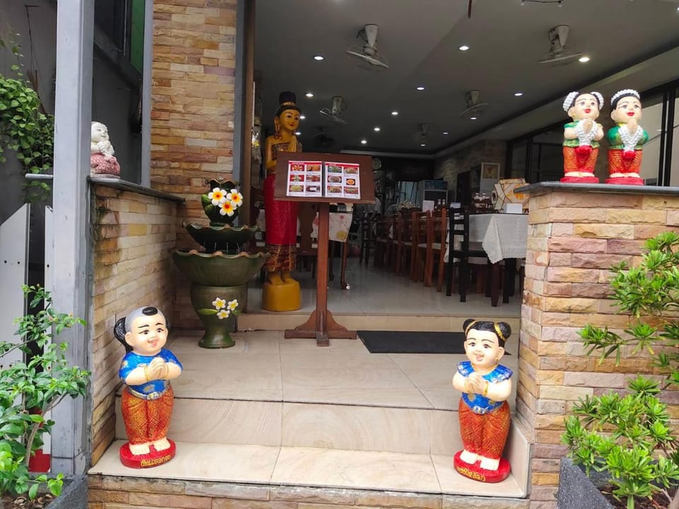 Nearby landmark, Restaurant/places to eat, Day