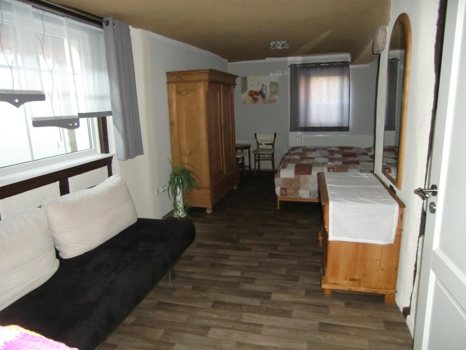 Bedroom, Facility for disabled guests