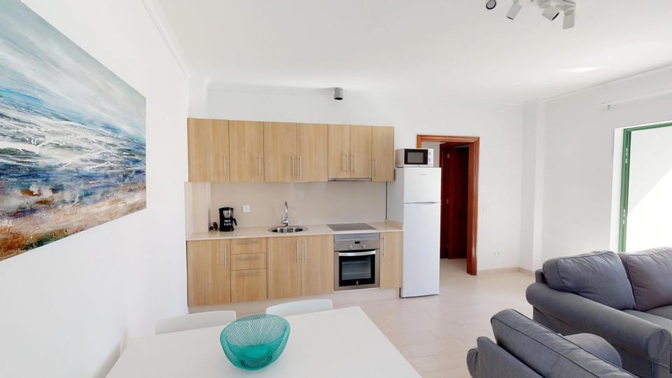 Coffee/tea facilities, Balcony/Terrace, Kitchen or kitchenette, Living room, Dining area, internet, microwave, oven, stove, toaster, air conditioner