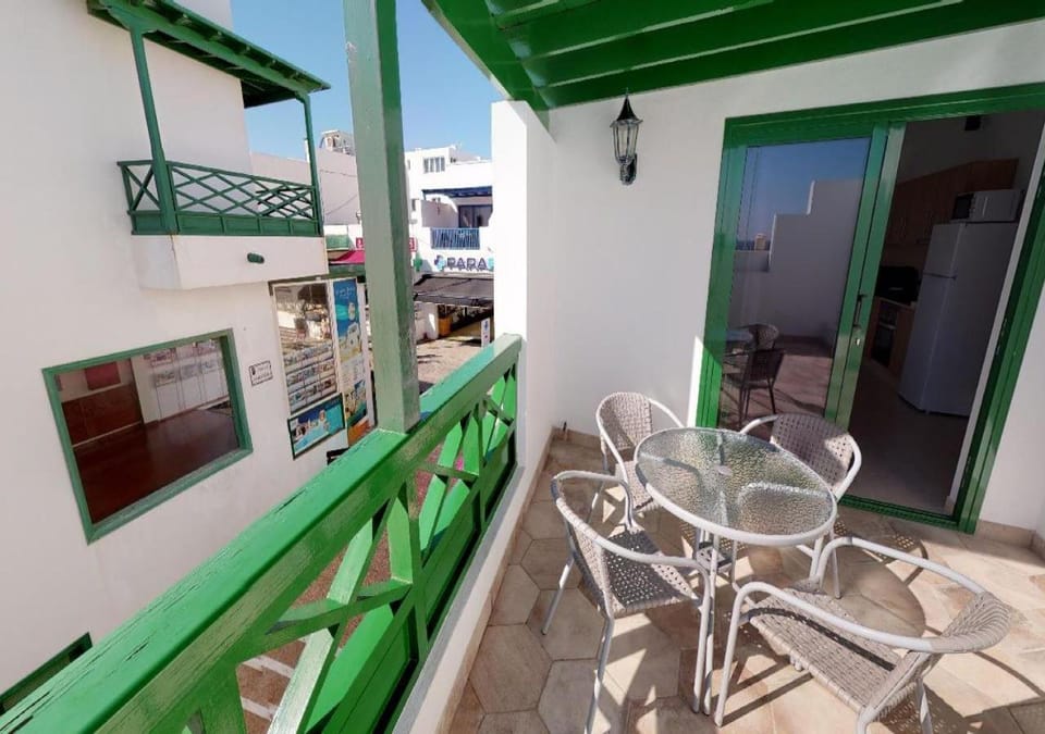 Property building, Balcony/Terrace, Dining area, Beach, internet, towels