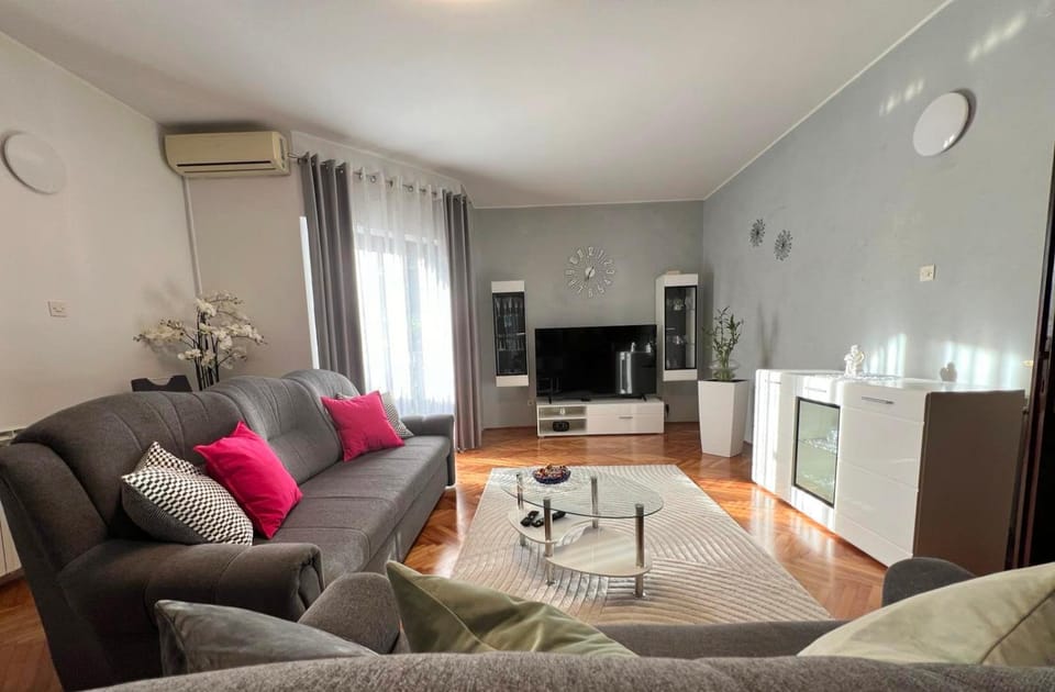 Apartment TiGo - 2 bedrooms, 2 bathrooms, terrace and big garden Apartment in Fažana