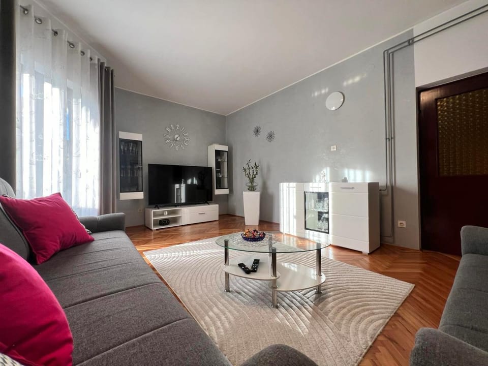 Apartment TiGo - 2 bedrooms, 2 bathrooms, terrace and big garden Apartment in Fažana