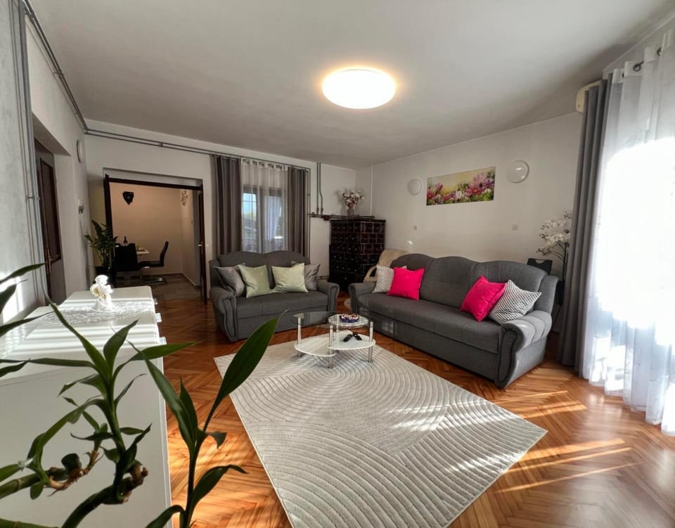 Apartment TiGo - 2 bedrooms, 2 bathrooms, terrace and big garden Apartment in Fažana