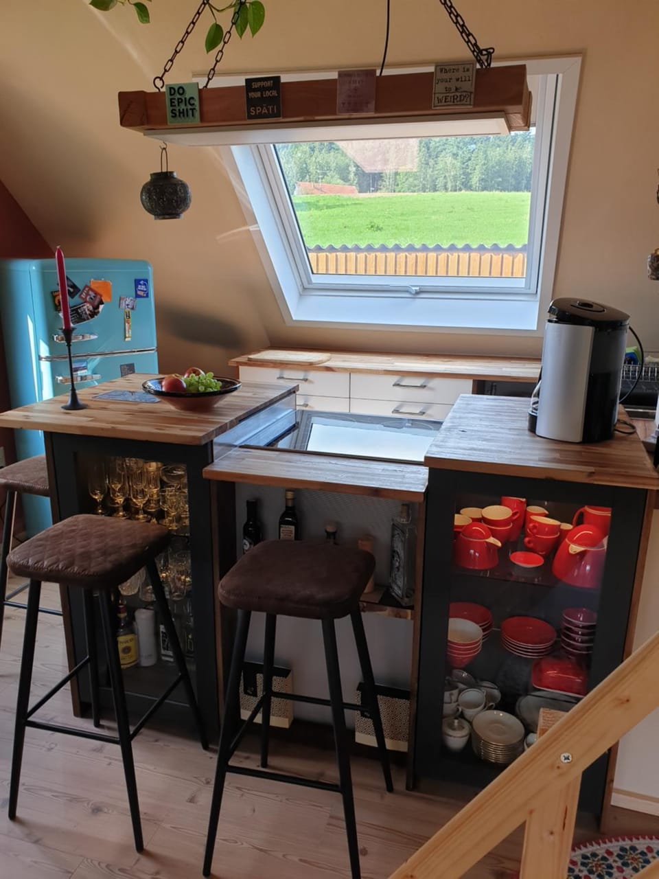 Kitchen or kitchenette, Dining area