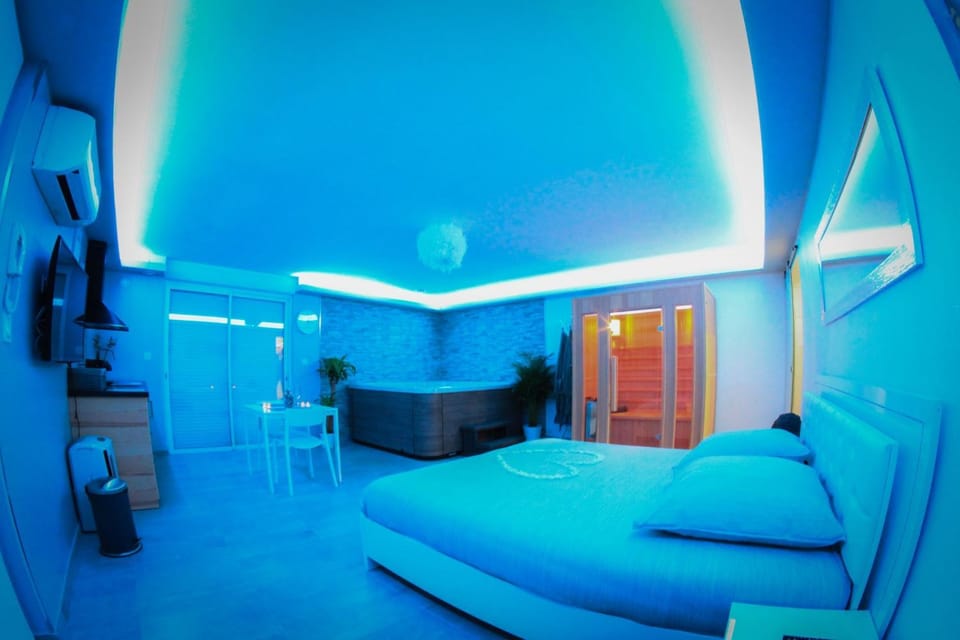 Nuit vip spa sauna privatif Love hotel in Provence-Alpes-Côte d'Azur