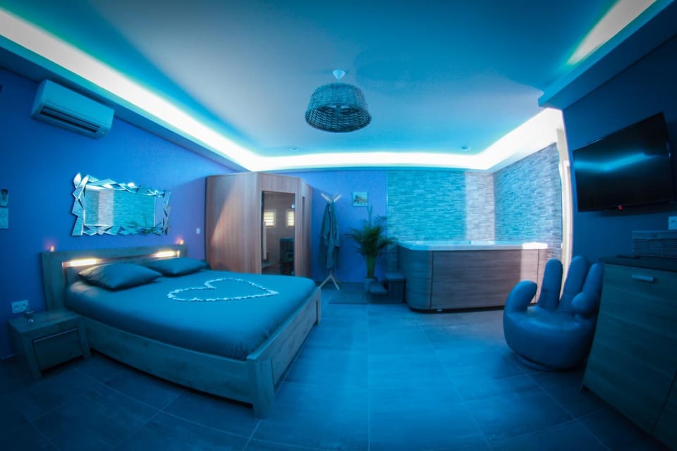 Nuit vip spa sauna privatif Love hotel in Provence-Alpes-Côte d'Azur