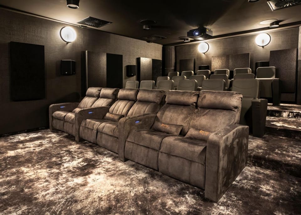 Communal lounge/ TV room