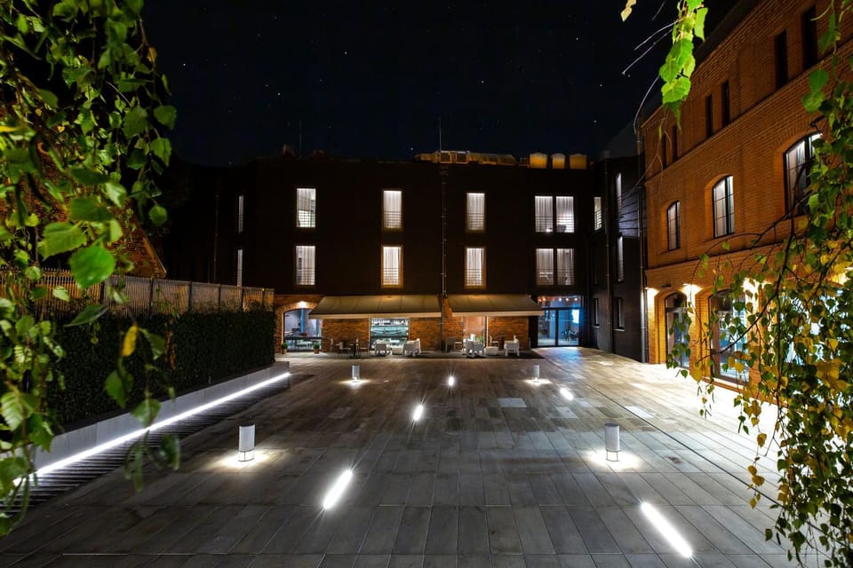 Property building, Patio, Facade/entrance