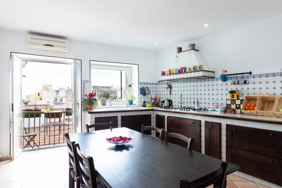 Restaurant/places to eat, Activities, Food and drinks, Communal kitchen, Breakfast