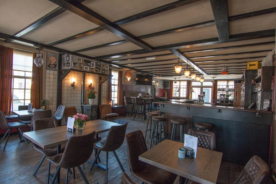 Lounge or bar, Lunch, Alcoholic drinks, Non alcoholic drinks