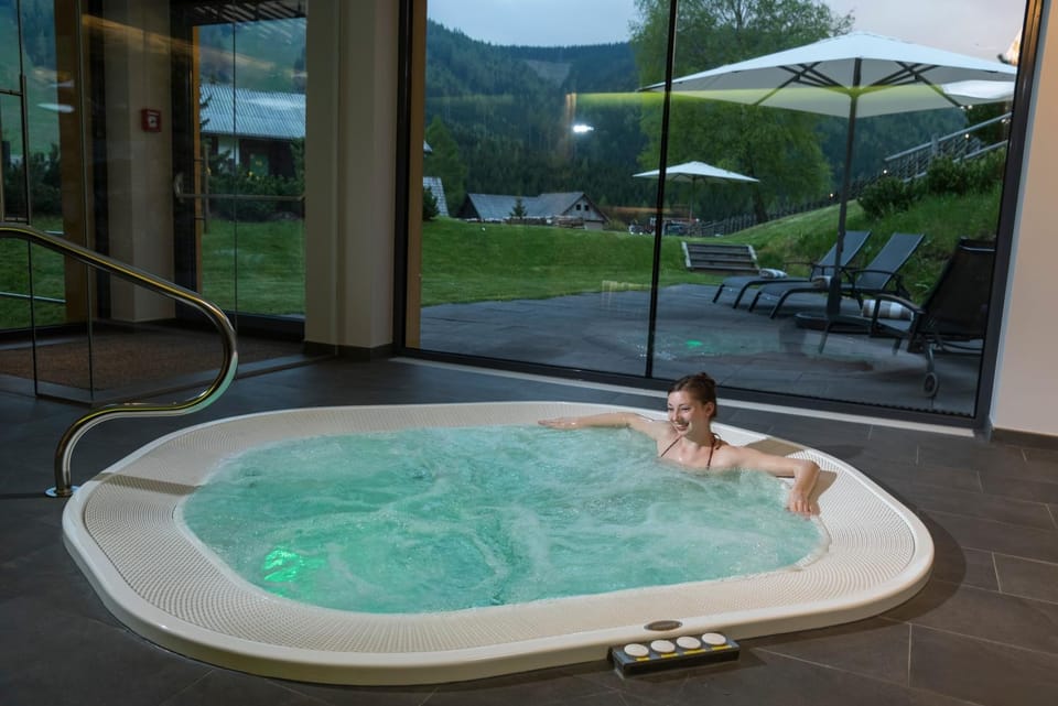 Hot Tub, Spa and wellness centre/facilities