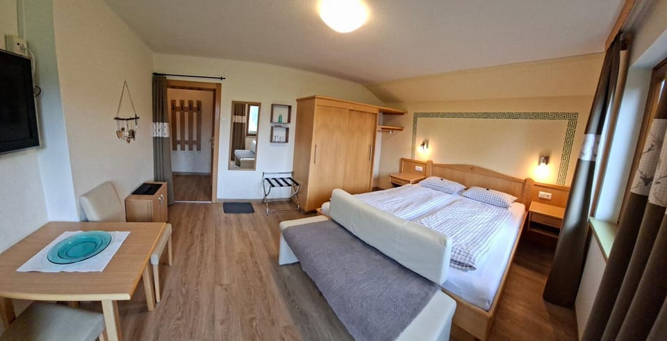 Pension Felsenheim Bed and Breakfast in Schladming