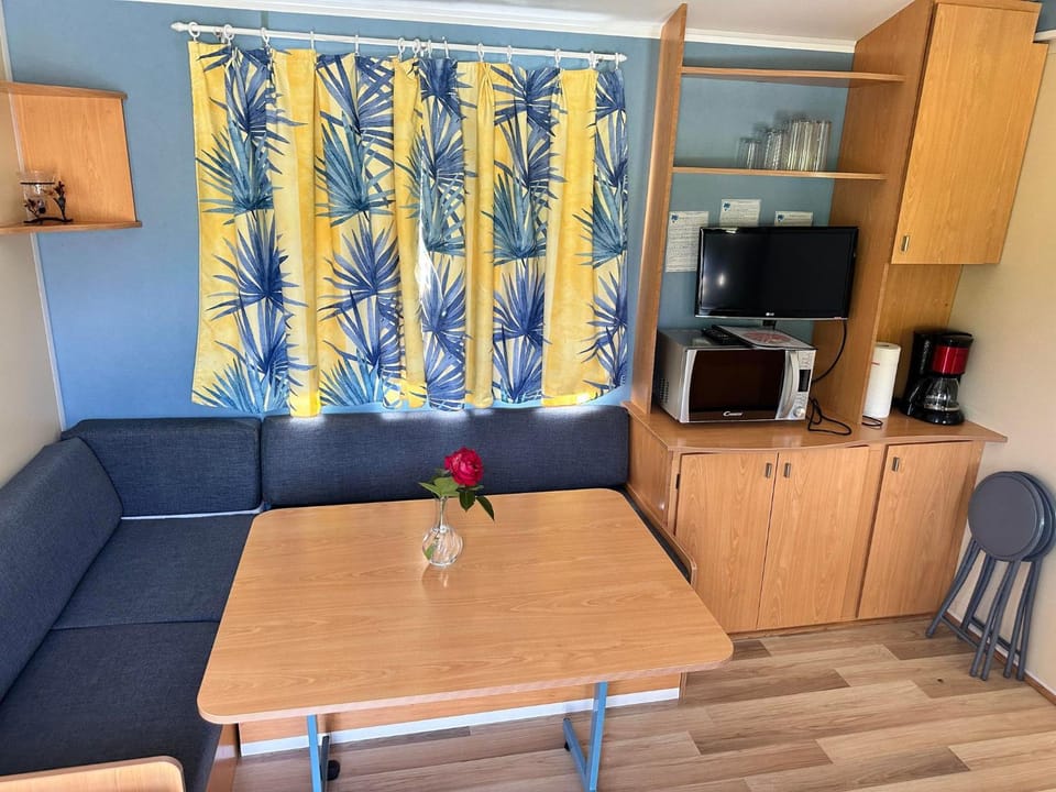 Living room, Dining area, minibar