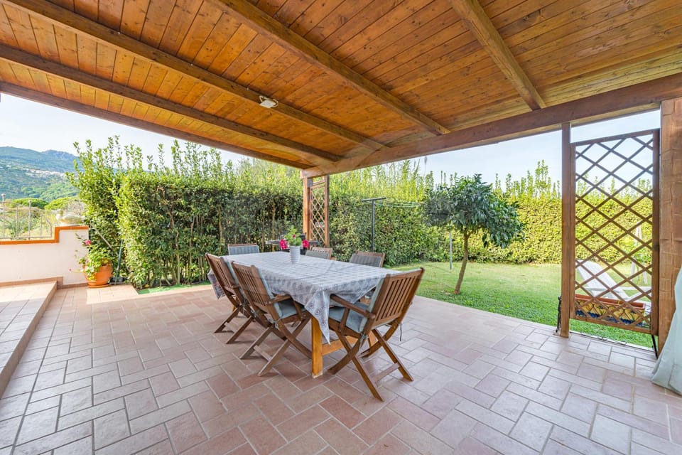 Patio, Day, Natural landscape, Garden, View (from property/room), Dining area, Garden view, Mountain view