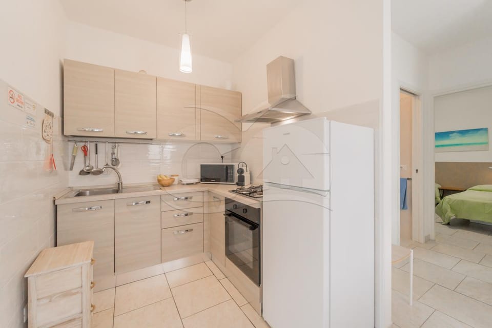 Kitchen or kitchenette, oven, stove