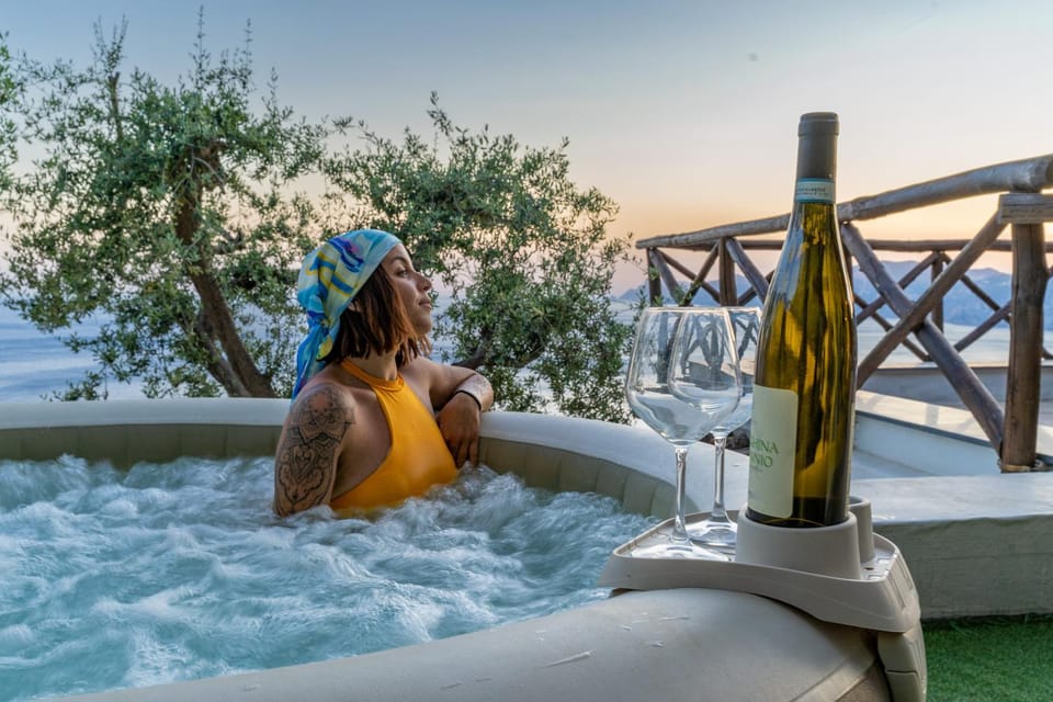 People, Natural landscape, Hot Tub, Hot Tub, Pool view, Sea view, Swimming pool, Swimming pool, Drinks, group of guests, Open Air Bath