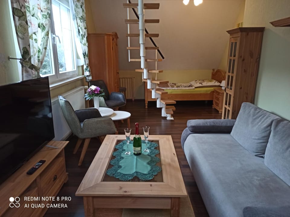 Bed, Living room, Bedroom