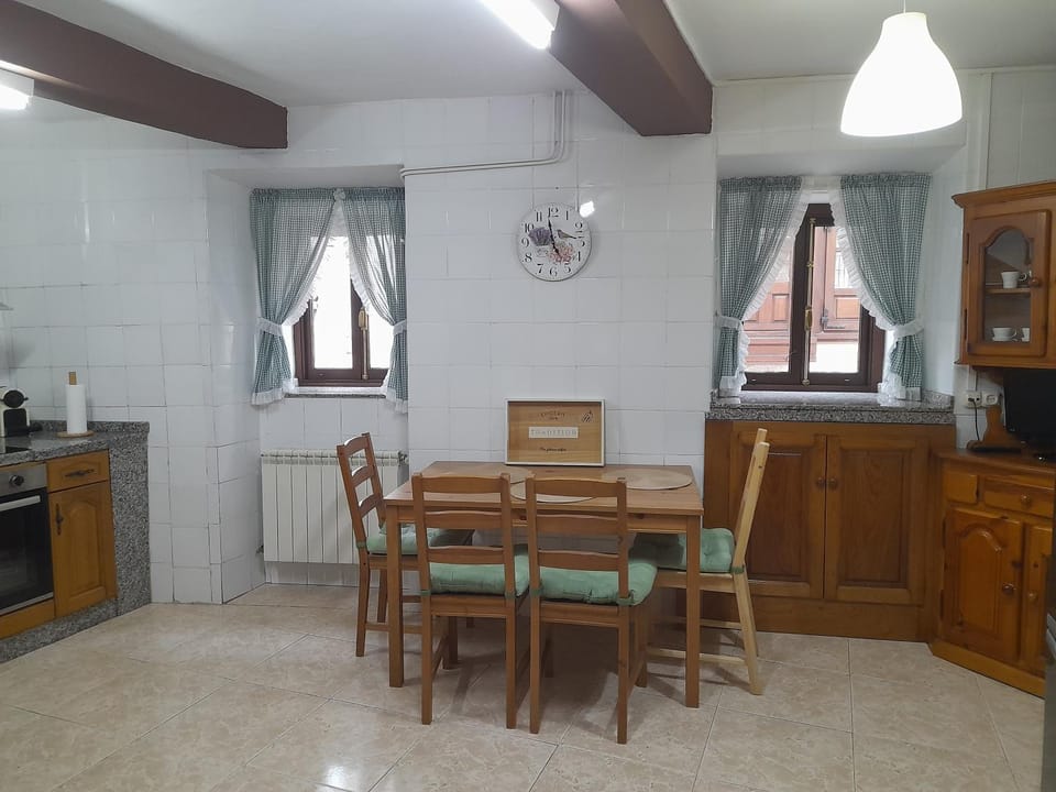 Kitchen or kitchenette, Dining area, kitchen