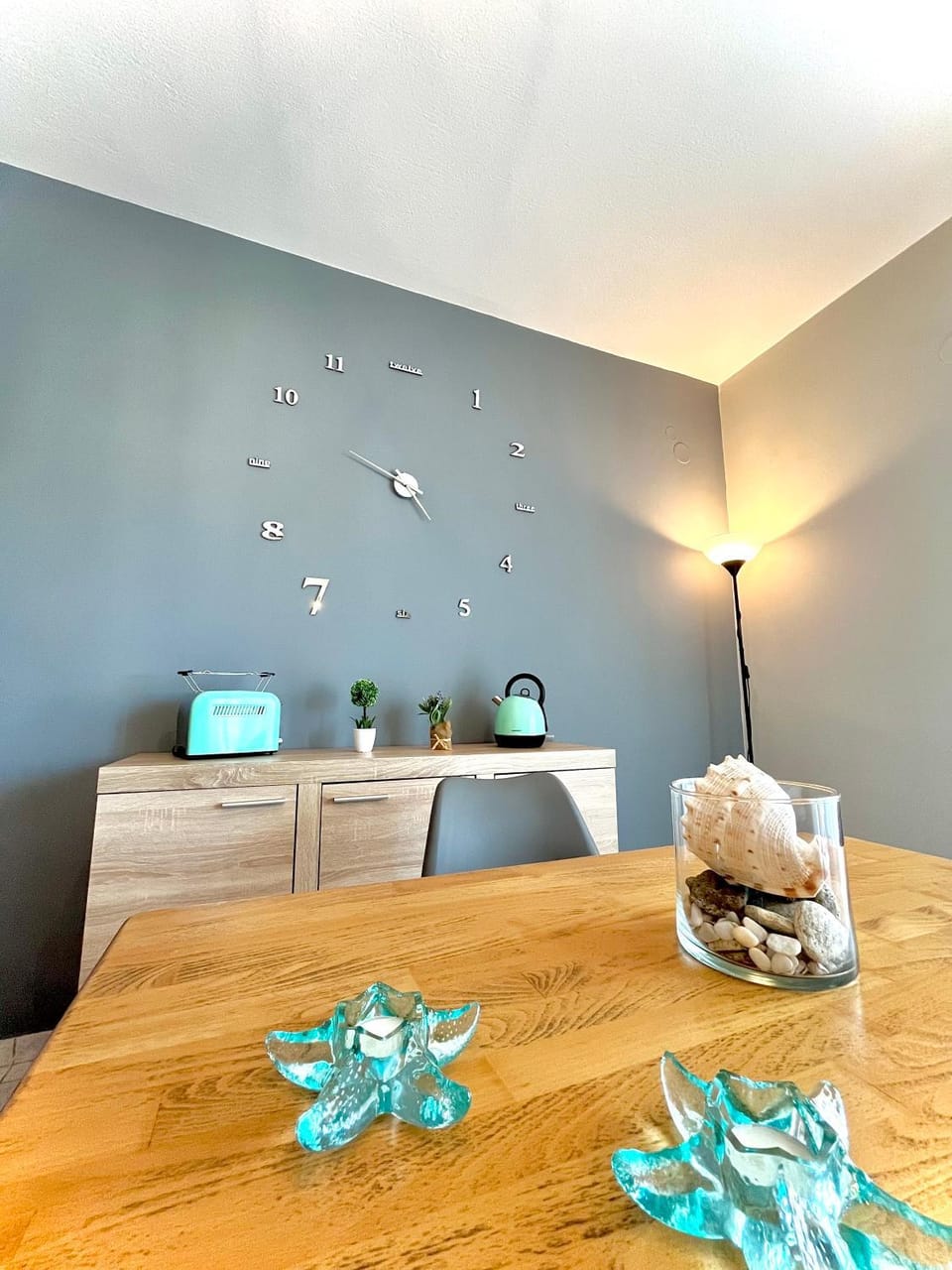 Living room, Seating area, Dining area, hair dresser