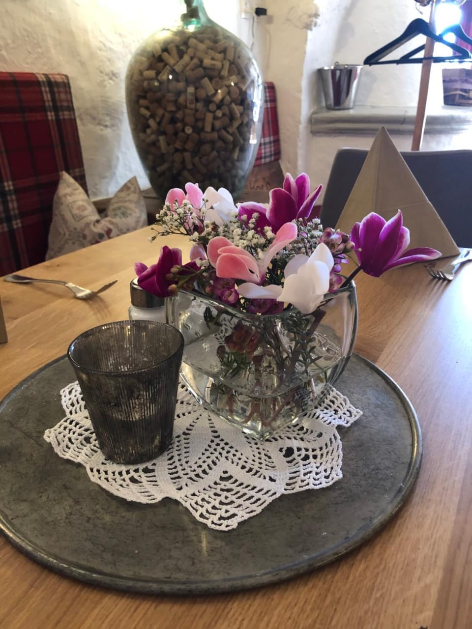 Seating area, Dining area