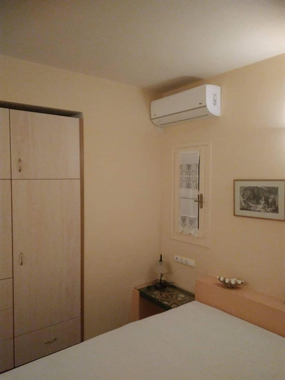 Bedroom, air conditioner