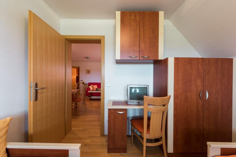 Seating area, Bedroom