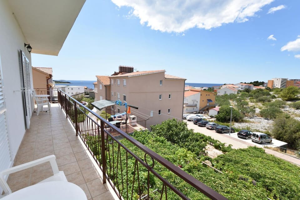 Property building, Neighbourhood, View (from property/room), Balcony/Terrace, City view, Sea view, Street view, Location, Parking