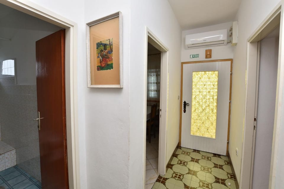 Lobby or reception, air conditioner