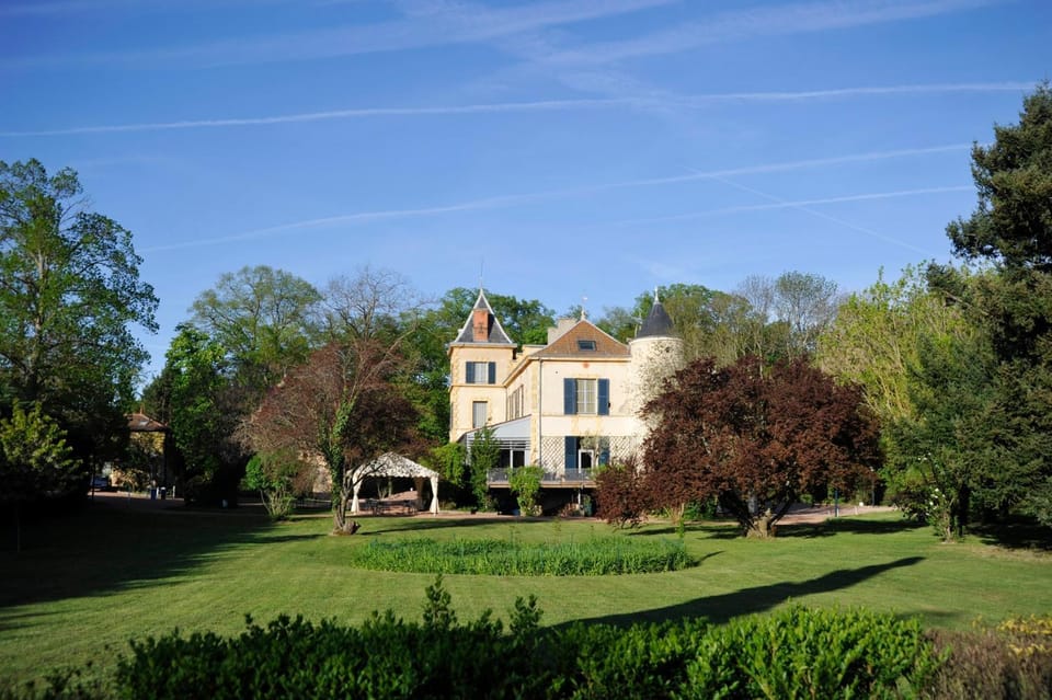 Property building, Restaurant/places to eat, Natural landscape, Garden, Golfcourse, Hot Tub, Massage, Sauna, Spa and wellness centre/facilities, Garden view, Swimming pool, Breakfast, Parking, air conditioner, air conditioner
