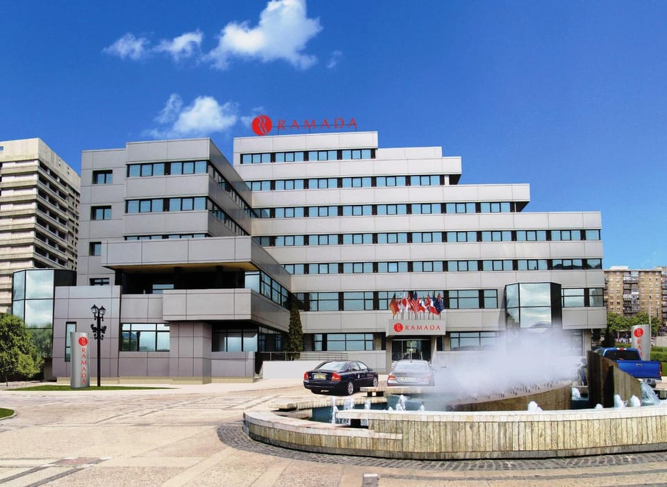 Facade/entrance, Area and facilities