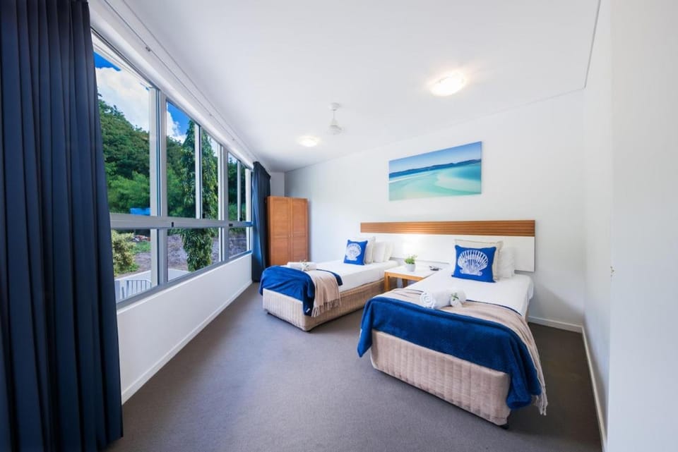 Sea Forever on Azure Seas - Airlie Beach Apartment in Airlie Beach