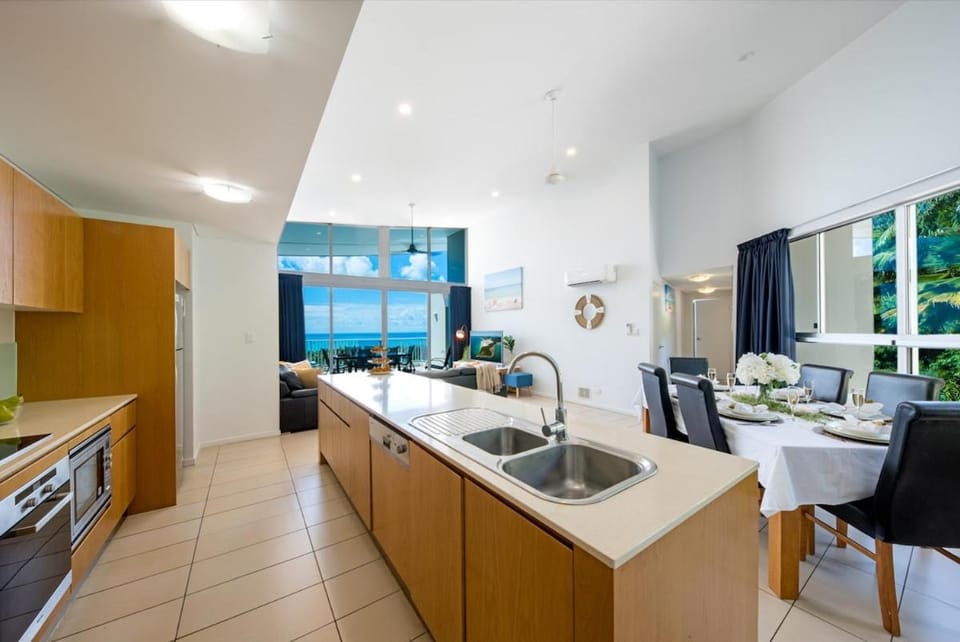 Sea Forever on Azure Seas - Airlie Beach Apartment in Airlie Beach