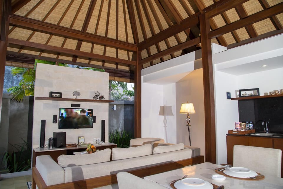 Kitchen or kitchenette, Living room, Dining area
