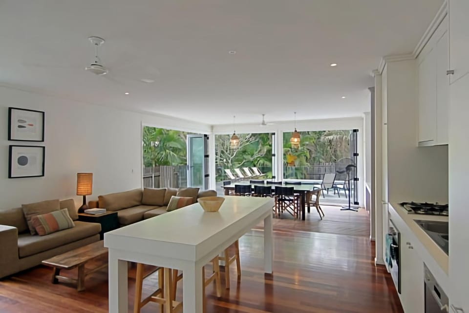 Lantana Beach House - 77 Butler Street House in Byron Bay