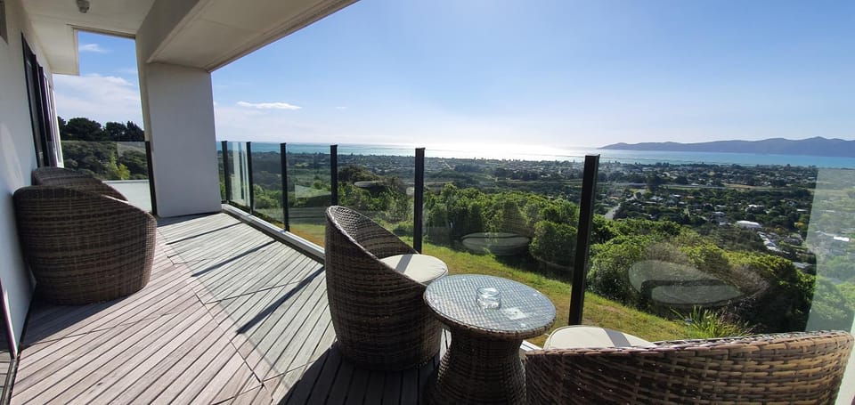 Balcony/Terrace, City view, Garden view, Landmark view, Mountain view, River view, Sea view, Street view, Quiet street view