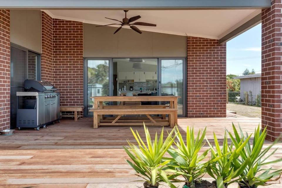 Diamond Bay Beach House: brand new House in Melbourne Road