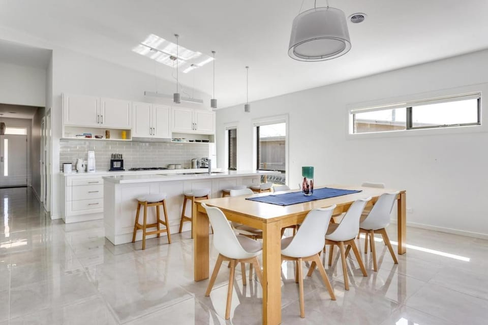 Diamond Bay Beach House: brand new House in Melbourne Road