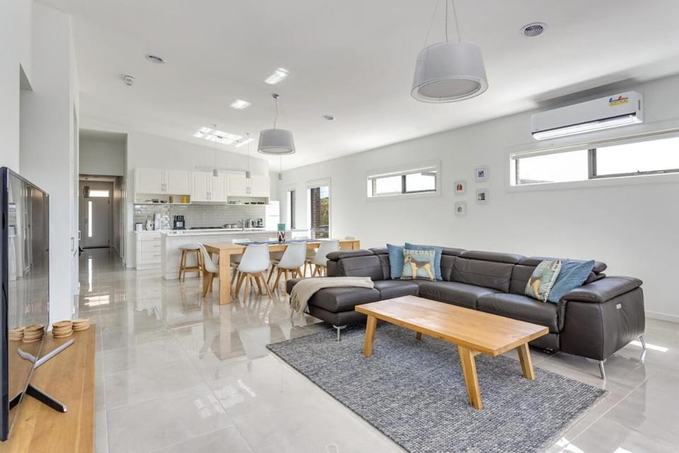 Diamond Bay Beach House: brand new House in Melbourne Road