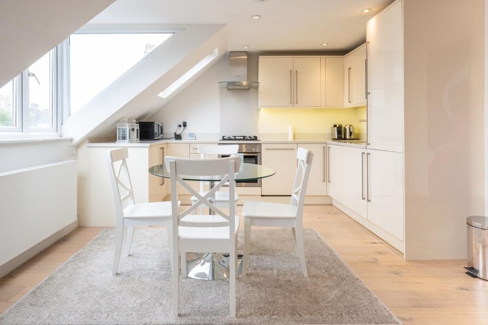 Stylish 2 Bed Apartment in West Hampstead Apartment in London Borough of Camden