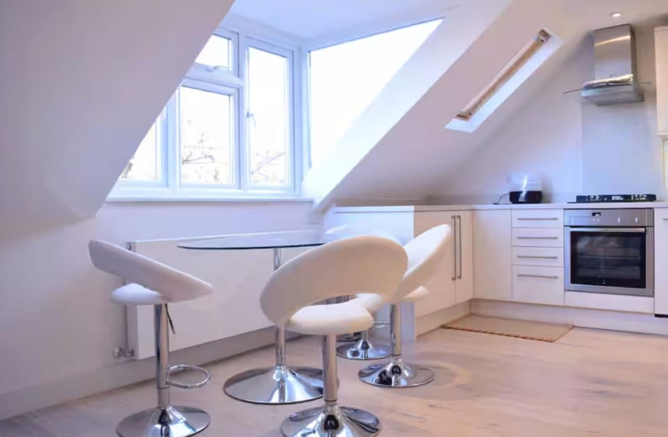 Stylish 2 Bed Apartment in West Hampstead Apartment in London Borough of Camden