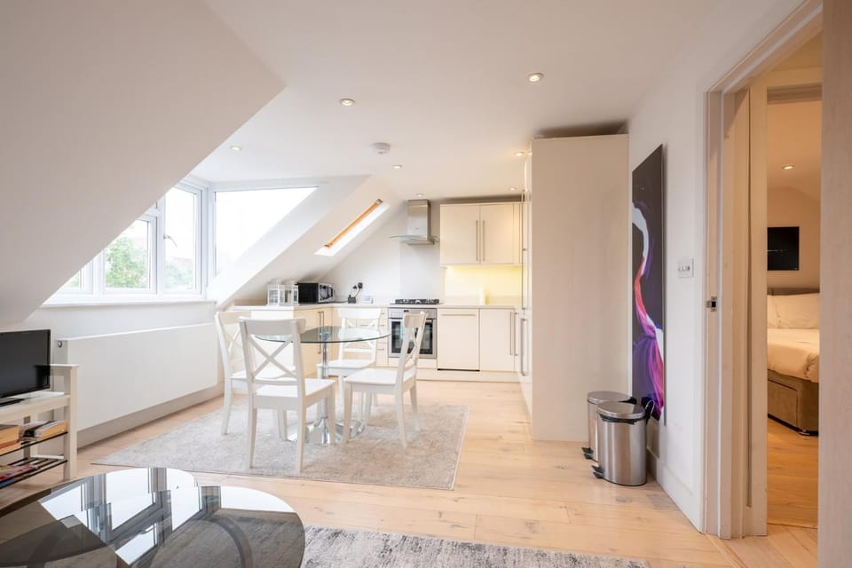 Stylish 2 Bed Apartment in West Hampstead Apartment in London Borough of Camden