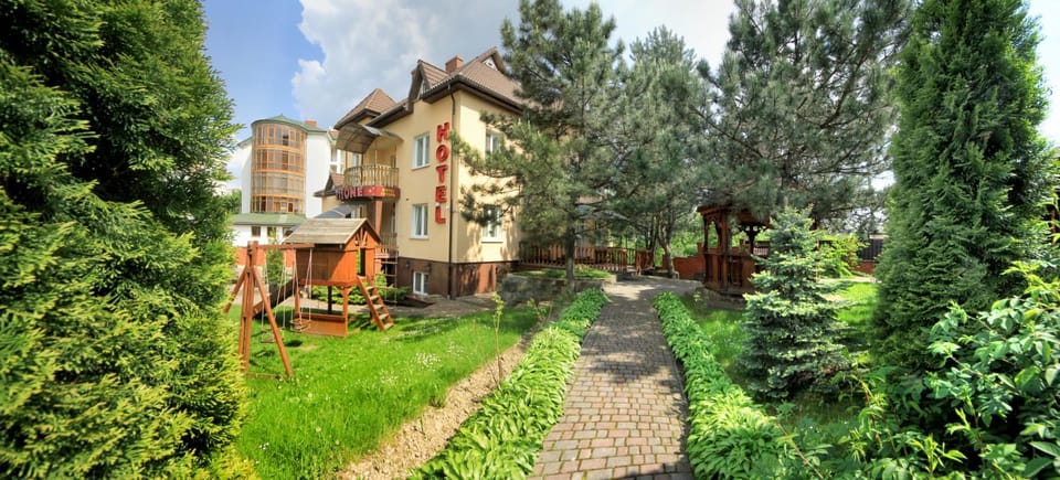 Property building, Day, Natural landscape, Garden