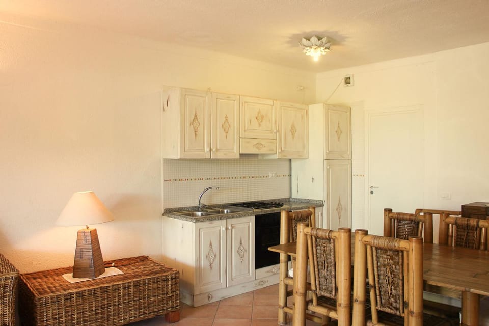 Dining area, pet friendly, stove