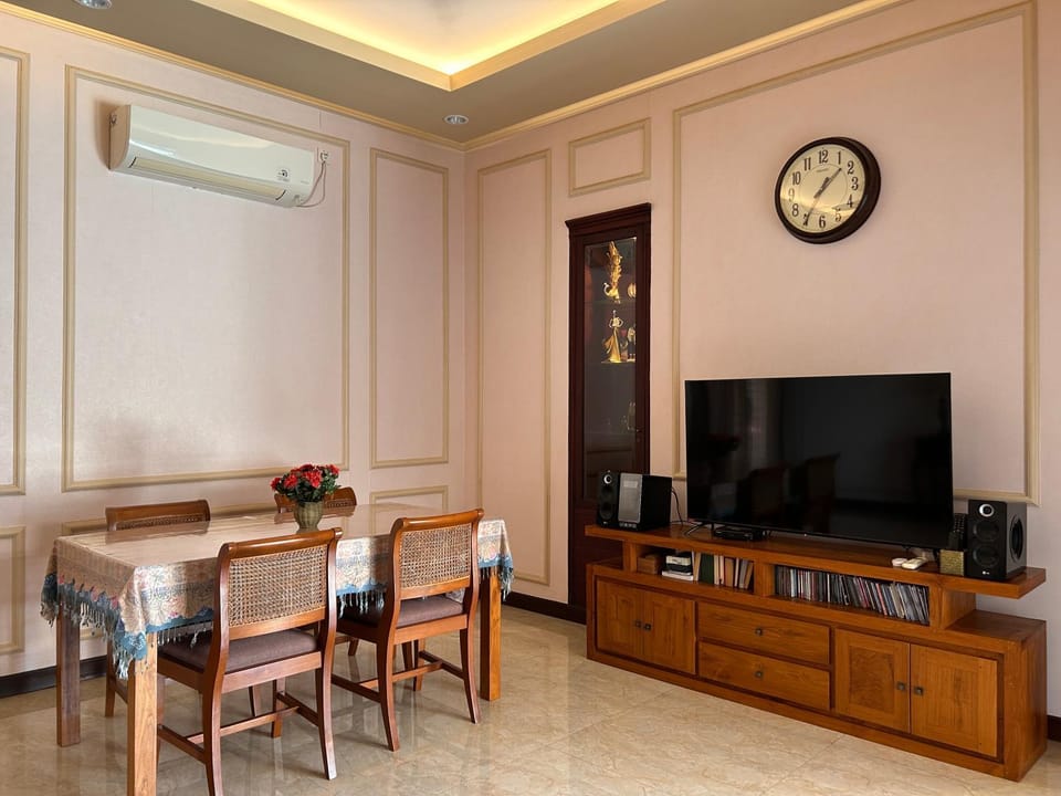 TV and multimedia, Living room, Dining area