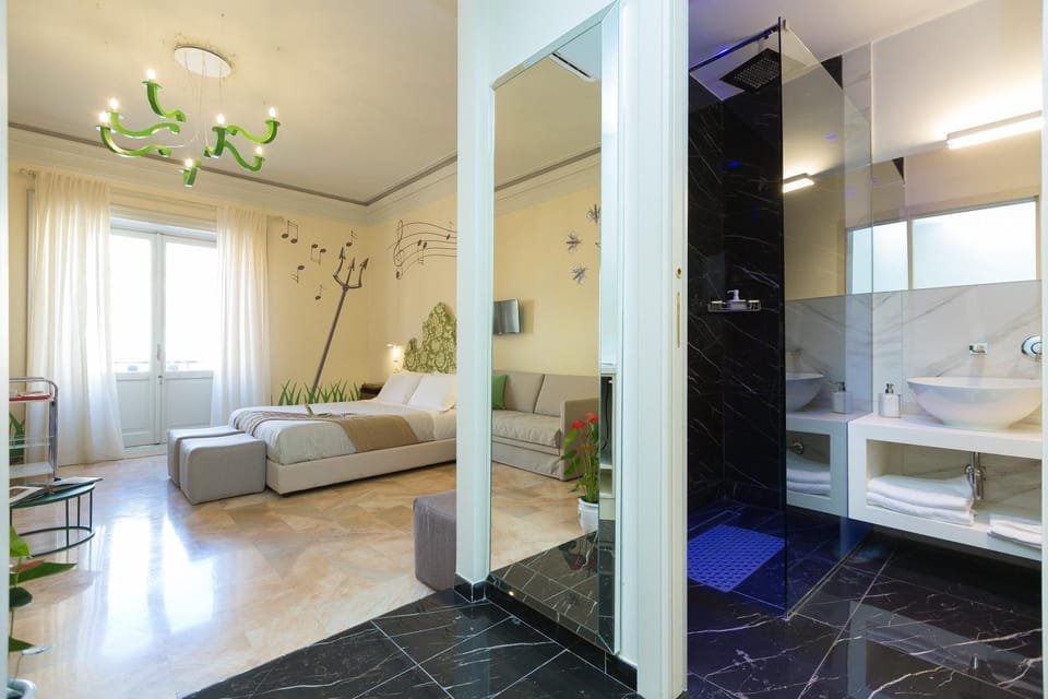 Tritone 125 Suite Bed and Breakfast in Rome